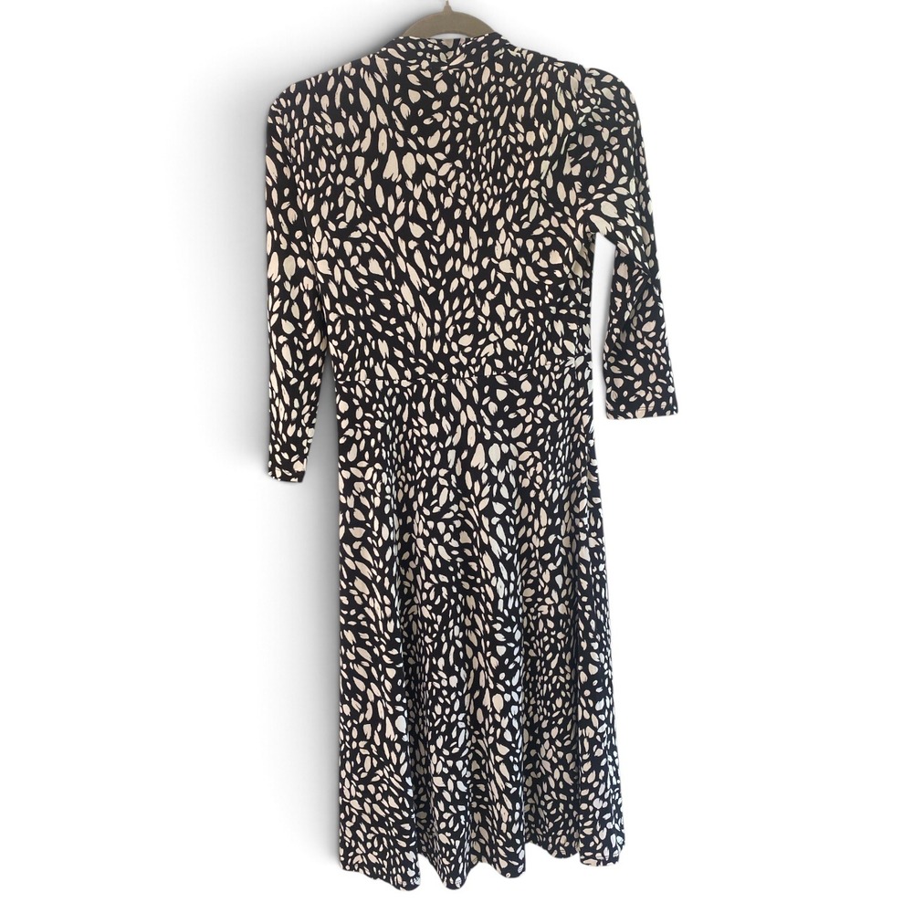 White House Black Market Black White Abstract Knot Front Wrap Dress Size 2 - Picture 2 of 4